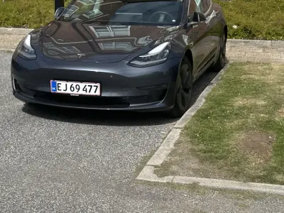 Foto af Tesla Model 3