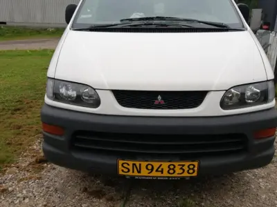 Foto af Mitsubishi L 400