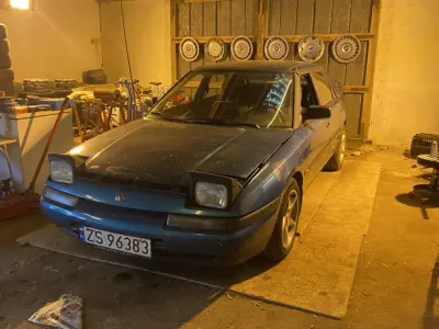 Foto af Mazda 323