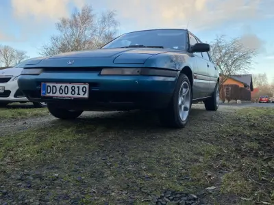 Foto af Mazda 323
