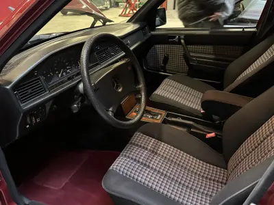 Foto af Mercedes-Benz 190 E