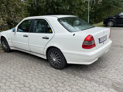 Foto af Mercedes-Benz C 180