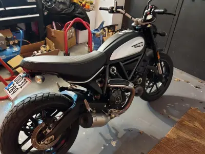 Foto af Ducati Scrambler Icon Dark