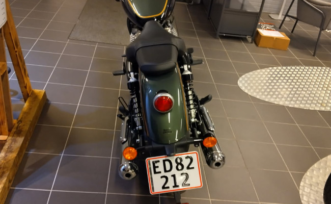 Royal Enfield Super Meteor 650 1 ED82212