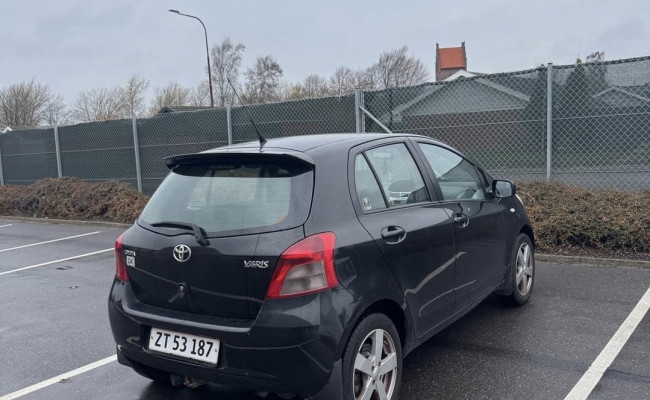 Toyota Yaris 1,3 5 Dørs ZT53187