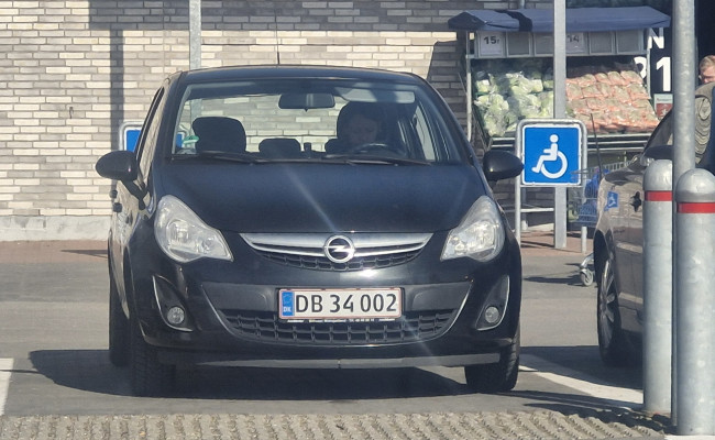 Opel Corsa 1,4 5-dørs DB34002