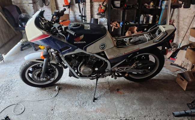 Honda Vf 750 F HP14431