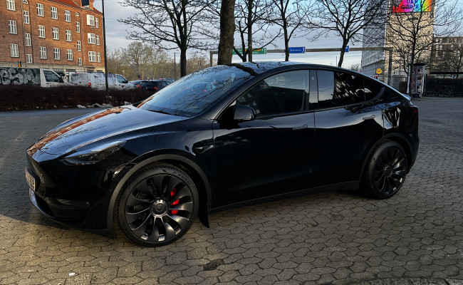 Tesla Model Y Long Range Performance DJ12818