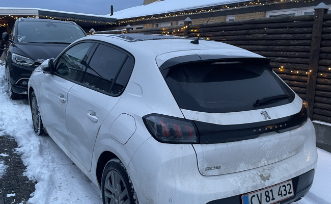 Peugeot 208 Puretech 100 5d CV81432