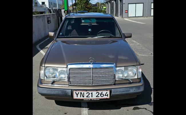 Mercedes-benz 260 E YN21264