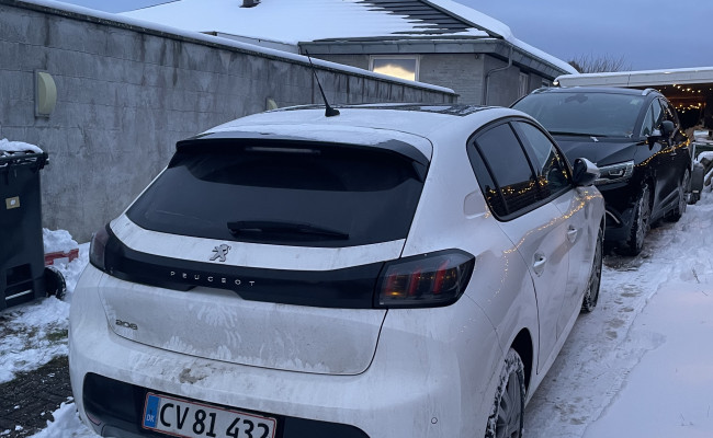 Peugeot 208 Puretech 100 5d CV81432