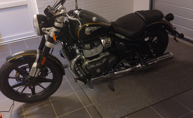 Royal Enfield Super Meteor 650 1 ED82212